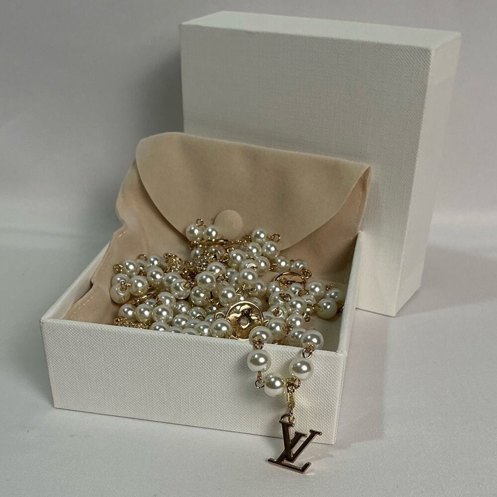 Simulated White Pearl Gold Rhinestone Clovers/Fleur Necklace Louis Vuitton